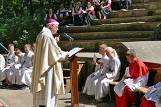 Festgottesdienst zum 1.000 Todestag des Heiligen Heimerads auf dem Hasunger Berg (Foto: Karl-Franz Thiede)